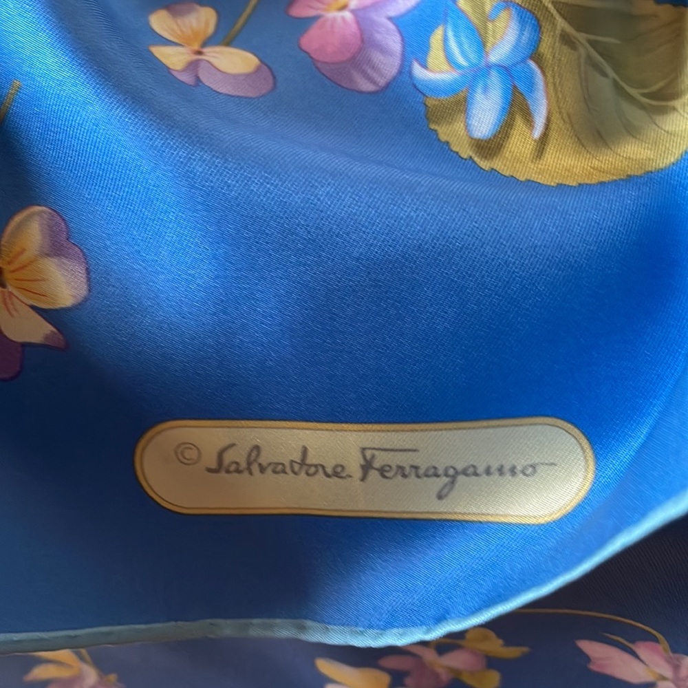 Beautiful silk scarf 35” by35” - Picture 2 of 5
